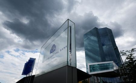 ドイツ・フランクフルトのＥＣＢ本部、2024年6月撮影　REUTERS/Wolfgang Rattay