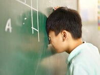 算数が得意な富裕層の子どもと、家庭科が得意な低所得世帯の子ども