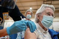 ワクチン接種後もマスクは必要？ ディスタンスはどうなる？　米CDCガイドライン発表