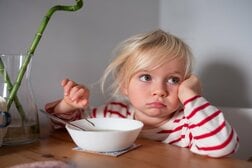 【クイズ】子供の食事の好き嫌いに悩む必要はない？