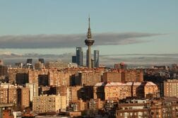 スペイン、今年の経済成長率見通しを2.6％に上方修正＝経財相