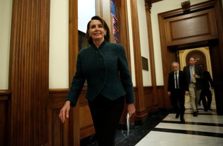 　２月１４日、米民主党議員は、投票システムのサイバーセキュリティ―強化で１０億ドル以上を投じるとする法案を提出した。写真は民主党のペロシ下院院内総務。ワシントンで９日撮影（2018年　ロイター／Joshua Roberts）
