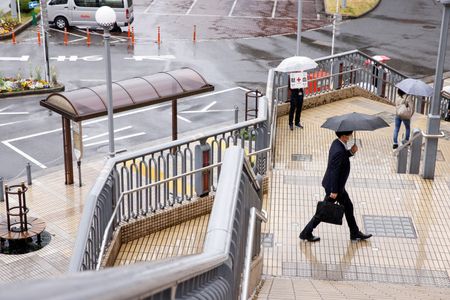 　６月３０日、総務省が発表した５月の完全失業率（季節調整値）は２．６％で、前月（２．６％）から横ばいだった。都内で３月撮影（２０２３年　ロイター/Androniki Christodoulou）