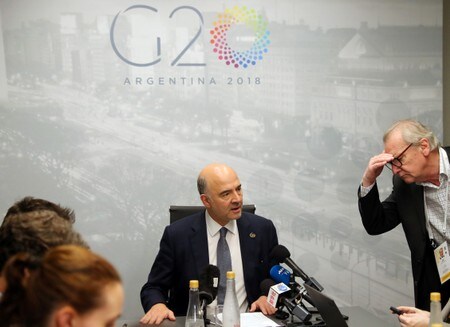　７月２２日、ブエノスアイレスで開催された２０カ国・地域（Ｇ２０）財務相・中央銀行総裁会議では、欧州連合（ＥＵ）がＩＴ企業への国際的な課税ルールの策定を進めるよう求め米国と対立した。写真は会見する欧州委員会のモスコビシ委員（経済・財務・税制担当）。ブエノスアイレスで撮影(２０１８年　ロイター／Marcos Brindicci)