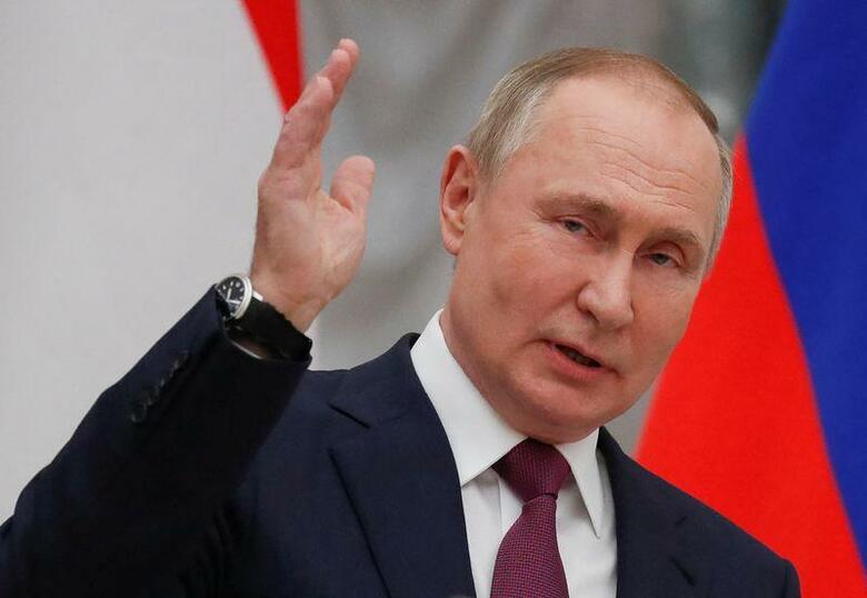 ロシアがウクライナ侵攻を正当化するために複数の計画を練っており、ロシア国民を標的とする偽の攻撃映像を公開して口実をでっち上げる可能性があるという考えを示した。写真は記者会見するロシアのプーチン大統領、1日（2022年　ロイター/Yuri Kochetkov）
