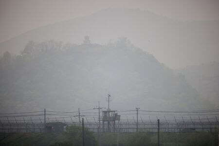北朝鮮が２５日に軍事パレードを開催したと、韓国軍の関係者が述べた。韓国坡州市で撮影（２０２２年　ロイター/Kim Hong-Ji）