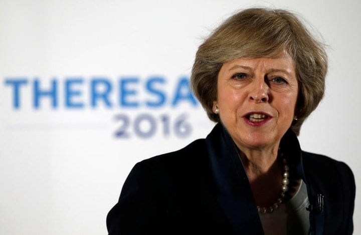 ＥＵのトゥスク大統領は、英国のメイ首相が来年１月か２月に正式な離脱交渉を始める用意が整う可能性を示唆したと明かした。写真は英バーミンガムで１１日撮影（２０１６年　ロイター/Andrew Yates/File Photo）