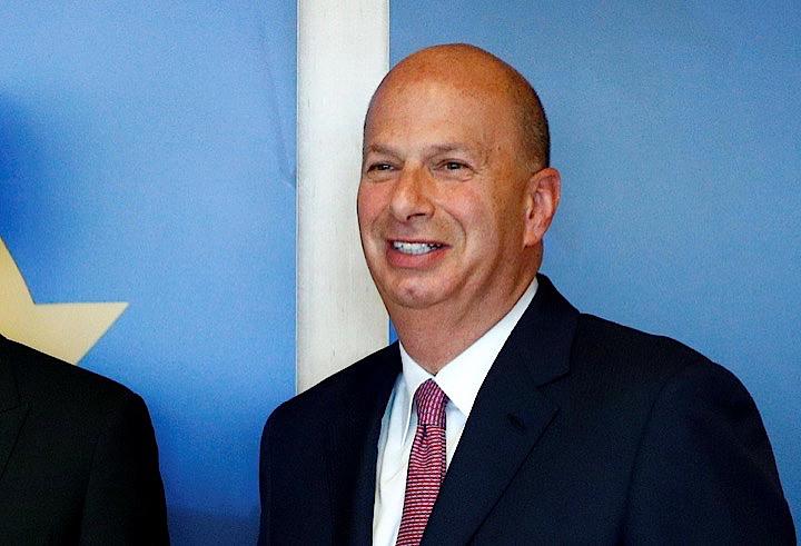 米ホワイトハウスは、野党民主党が多数派を占める下院による大統領弾劾調査は憲法が保障する適正手続きに違反していると批判し、「違憲な」調査への協力は拒否すると表明した。写真はゴードン・ソンドランド欧州連合（ＥＵ）大使。ブリュッセルで６月撮影（２０１９年　ロイター/FRANCOIS LENOIR）