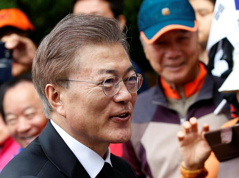 ５月１０日、聯合ニュースによると、韓国で大統領に就任した文在寅（ムン・ジェイン）氏（写真）は、全羅南道知事の李洛淵（イ・ナクヨン）氏を次期首相に指名した。きょう正式発表するという（２０１７年　ロイター／Kim Kyung-Hoon）
