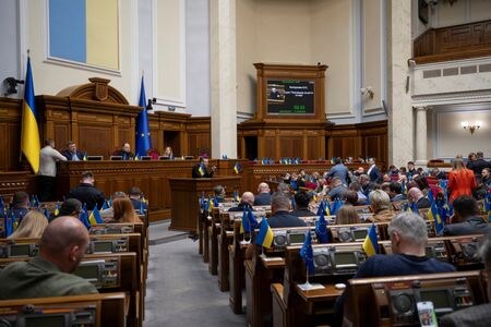 　ウクライナ政府は、ロシアの侵攻で打撃を受けた鉱物資源業の抜本的な改革に取り組んでいる。米国との資源開発協定締結をテコに、これまで進んでいなかった同セクターの開発を進め、多額の投資を呼び込むことを期待している。写真は８日、ウクライナのキーウで撮影（２０２５年　ロイター／Andrii Nesterenko）