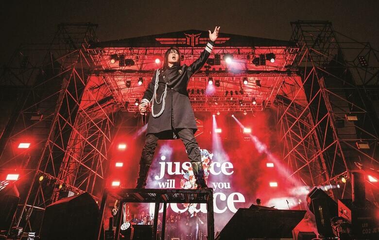 2019年12月に台北市内で開かれた支持者集会兼ライブで歌うフレディ　COURTESY OF FREDDY LIM