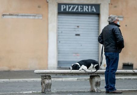 　イタリア中央銀行は４月１６日、第１・四半期の国内総生産（ＧＤＰ）伸び率がマイナス１．９％となった前四半期とおおむね同水準になるとの見通しを示した。写真は１月、ローマで撮影（２０２１年　ロイター／Yara Nardi/File Photo）
