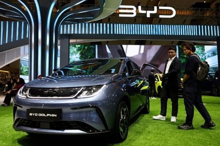 ２月９日、インドネシアのジャカルタで開かれた自動車ショーで撮影（２０２６年　ロイター/ウィリー・クルニアワン）
