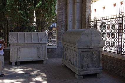 ダンテの墓。近くにはダンテ博物館も　WIKIMEDIA COMMONS