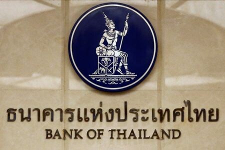 タイ中央銀行のセタプット総裁は２２日の会見で、緩やかに利上げを進める方針を表明、インフレを抑制し、新型コロナウイルス禍後のまだら模様の景気回復を妨げないようにすると述べた。バンコクで２０１６年撮影。（２０２２年　ロイター/Chaiwat Subprasom）
