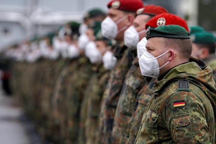 今年2月、リトアニアでNATO軍の演習に参加したドイツ軍部隊　Janis Laizans-REUTERS