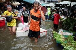 タイ洪水で8人死亡、数千人が避難　被害額3.2億ドル超か
