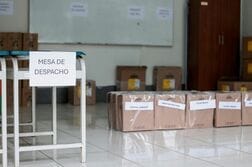 ペルー大統領選決選投票は接戦、フジモリ氏が僅差でリード＝出口調査