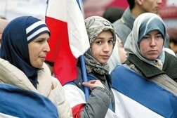 【イスラム教】注目の世界宗教ニュース──ベール論争が脅かすムスリム女子の教育