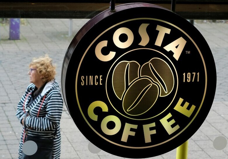 ８月３１日、米コカ・コーラは英コーヒーチェーン大手コスタを５１億ドルで買収することで合意した。写真は４月、英ラフバラで撮影（２０１８年　ロイター/Darren Staples）