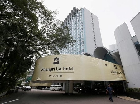 　６月４日、シンガポール政府は、今月１２日に開催予定の米朝首脳会談に向け、１０─１４日の間に市内中心部を「特別イベント地域」に指定すると発表した。写真はシャングリラホテル、１日撮影（２０１８年　ロイター/Edgar Su）