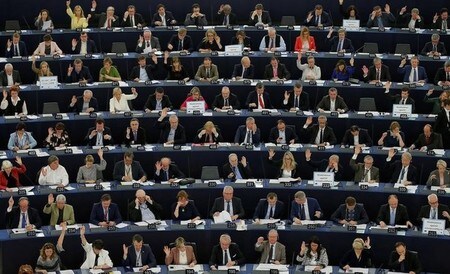 　４月５日、ＥＵの欧州議会は英国のＥＵ離脱交渉に関する決議を採択した。仏ストラスブールで開かれた議会（２０１７年　ロイター／Vincent Kessler）