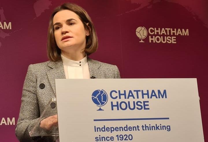 チャタムハウスで講演したスベトラーナ・チハノフスカヤさん（筆者撮影）