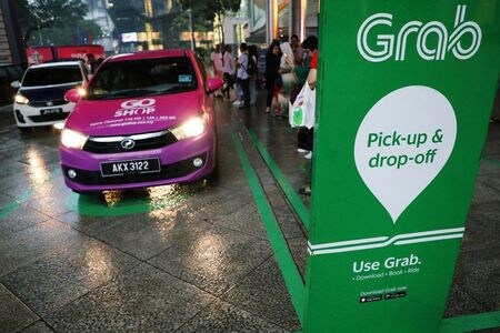 　４月１３日、配車サービス企業グラブ・ホールディングスは、早ければ同日にも米投資会社アルティメーター・キャピタル・マネジメントの特別買収目的会社（ＳＰＡＣ）との合併を発表する。クアラルンプールで２０１９年撮影（２０２１年　ロイター／Lim Huey Teng）