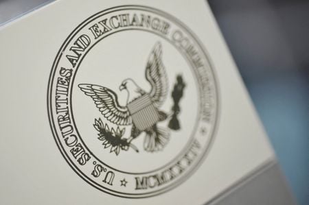 米公開企業会計監視委員会（ＰＣＡＯＢ）のエリカ・ウィリアムズ委員長は１日、ロイターのインタビューで、ニューヨーク証券取引所に上場している中国企業の監査報告書に対しては同委員会の完全なアクセスが認められるべきで、いかなる制限も容認できないと語った。資料写真、ＳＥＣ本部で２０１１年６月撮影（２０２２年　ロイター／Jonathan Ernst）