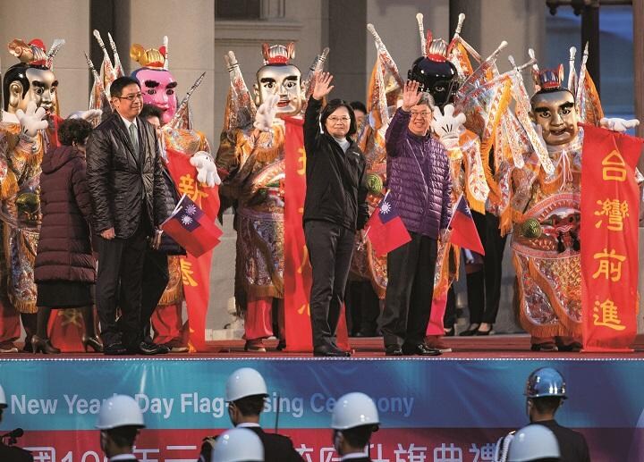 空軍ヘリの事故でこの後、蔡は選挙活動を自粛（1月1日）　GENE WANG／GETTY IMAGES