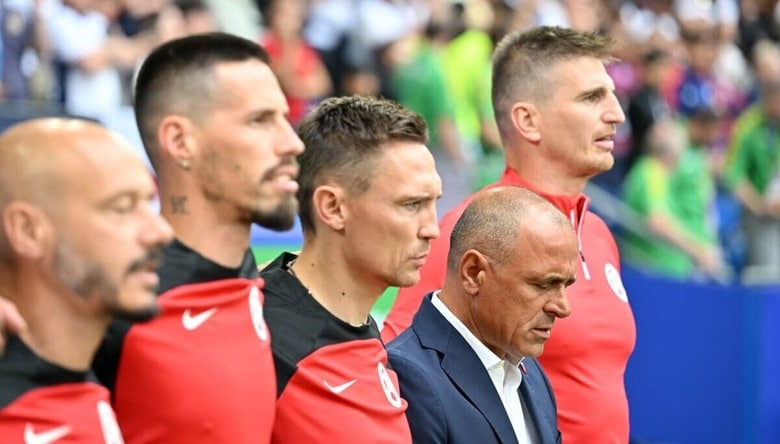 ユーロ2024でイングランドと対戦したスロバキアの国歌斉唱（６月30日）　BERND THISSEN／DPA VIA REUTERS CONNECT