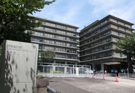 外務省は８月２７日、福島第１原発の処理水放出以降、在中日本大使館や日本人学校などに多数の抗議や嫌がらせ行為、電話が相次いでいるとして、中国への渡航を予定したり、滞在している日本人に注意を呼びかけた。２０１６年８月、東京で撮影（２０２３年　時事通信）