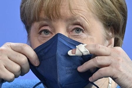 　５月８日、ドイツのメルケル首相は、新型コロナウイルスワクチンの特許権放棄について、ワクチンの品質を損なう恐れがあるとして反対の立場を表明した。ベルリンで撮影（２０２１年　ロイター／John MacDougall）