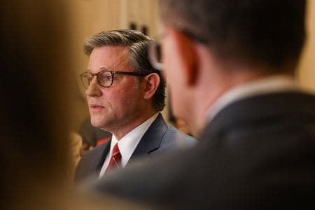 写真は米共和党のジョンソン下院議長。連邦議会議事堂で3日撮影。REUTERS/Kylie Cooper