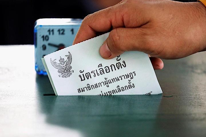 タイで軍事政権から約5年ぶりに民政移管するための下院（定数500）総選挙の投開票が行われた。バンコクの投票所で撮影（2019年　ロイター/Athit Perawongmetha）