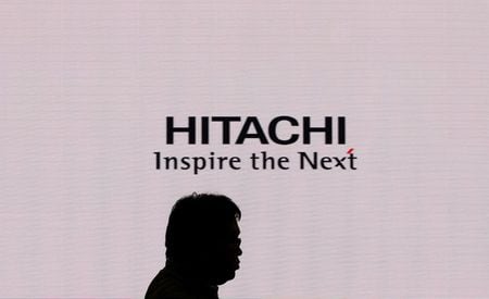 　１２月１８日、三菱重工業と日立製作所は、損失負担を巡って対立している南アフリカでの火力発電所の建設事業で和解すると発表した。写真は日立のロゴ。千葉で２０１７年１０月撮影（２０１９年　ロイター／Toru Hanai）