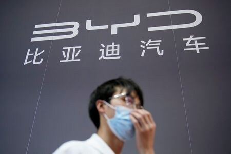 　７月２９日、中国国家市場監督管理総局は、電気自動車（ＥＶ）大手の比亜迪（ＢＹＤ）がハイブリッド車のリコールを拡大すると発表した。写真は上海で昨年４月撮影（２０２２年　ロイター／Aly Song ）