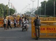 インド、選管トップ辞任要求で厳戒続く　「ゴキブリ党」創設者ら釈放