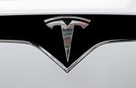 米テスラ、時価総額でトヨタ抜き自動車業界首位に躍進