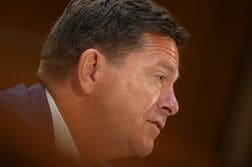米上院情報委、国家情報長官にクレイトン氏を僅差で承認