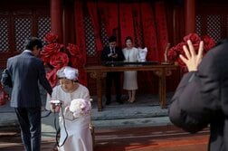 中国の1─3月婚姻届6.2％減、17年の半分　少子化深刻