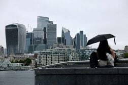 英採用活動が上期に減速　大卒向け20年以来低水準　ＡＩ関連は拡大