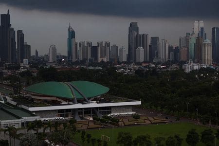 インドネシア統計局が５日に発表した第２・四半期の国内総生産（ＧＤＰ）は前年同期比５．１２％増となり、第１・四半期の４．８７％増から加速した。写真は議会の建物。ジャカルタで４月に撮影（２０２５年　ロイター／Willy Kurniawan）