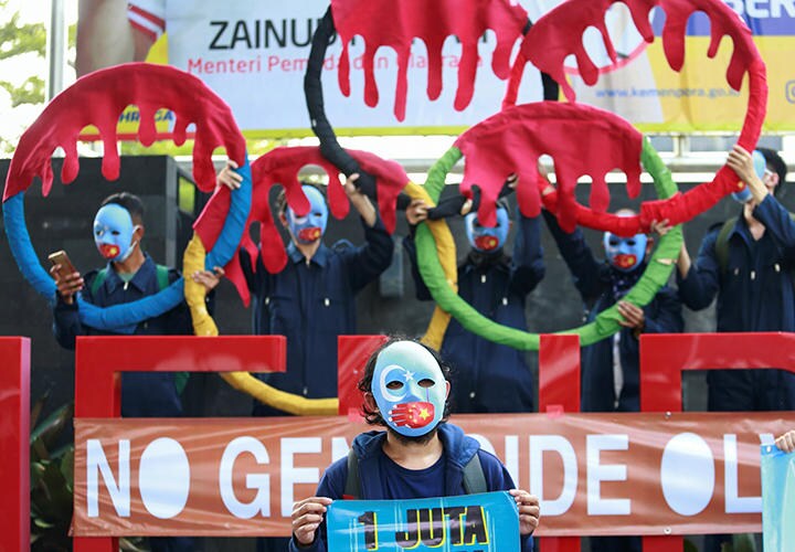 北京冬季五輪ボイコットを呼びかける活動家たち（6月、ジャカルタ）　Ajeng Dinar Ulfiana-REUTERS