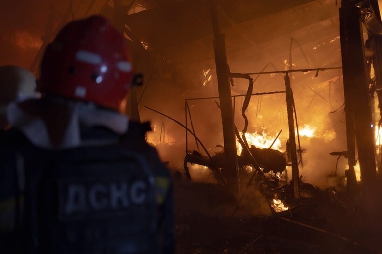 ヨーロッパに迫るロシアのドローン攻撃（写真は10月1日のウクライナ・ハルキウ）　Photo by Yevhen Titov/NurPhoto