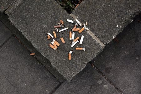 　６月１０日、カナダのベネット精神衛生・依存症担当相は、記者団に対し、喫煙者抑制策に実効性をもたせるため、たばこ１本１本に健康上の警告印刷を義務付ける連邦政府提案を発表した。写真はロンドンで２０１７年５月撮影（２０２２年　ロイター/Russell Boyce）