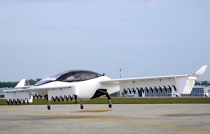 欧州のベンチャーキャピタルや中国のテンセントＨＤから1億ドル調達している独リリウムが5人乗り「空飛ぶタクシー」の初飛行に成功した　 Lilium / YouTube