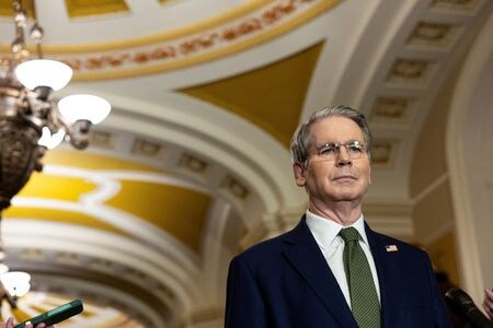　ベセント米財務長官は、日本との貿易交渉について「交渉は順調に進んでいる」と述べ、すぐに何らかの打開に達しても驚かないとした。米議会で６月撮影（２０２５年　ロイター／Kevin Mohatt）