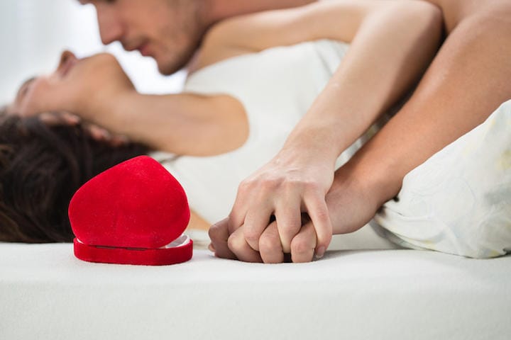 バレンタインデーに愛を深める　fotostorm-iStock.