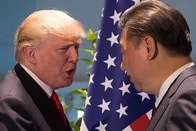 トランプ「ユネスコ脱退」、習近平「高笑い」